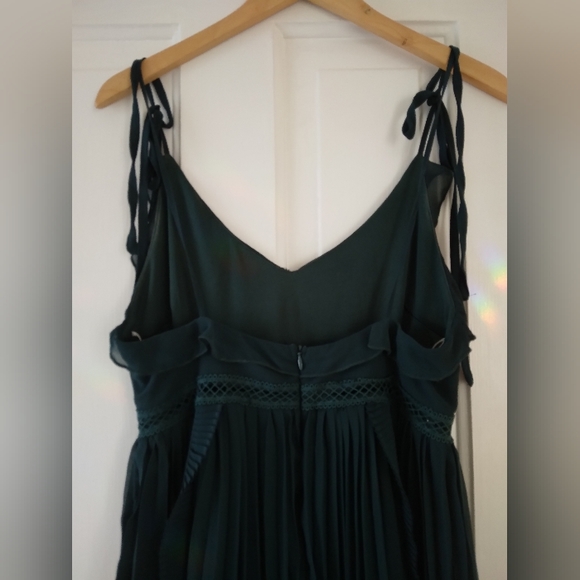 Emerald Green Tie-strap Pleated Midi Dress never a dull moment - Picture 4 of 6